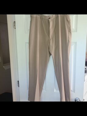 Haggar Men's Light Khaki Dress Pants